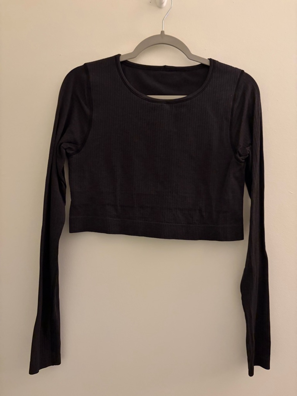 Lululemon ebb to street Black Long Sleeve Ribbed Crop Top size 10 - Picture 1 of 1